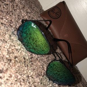 Green Aviators Raybans!!!